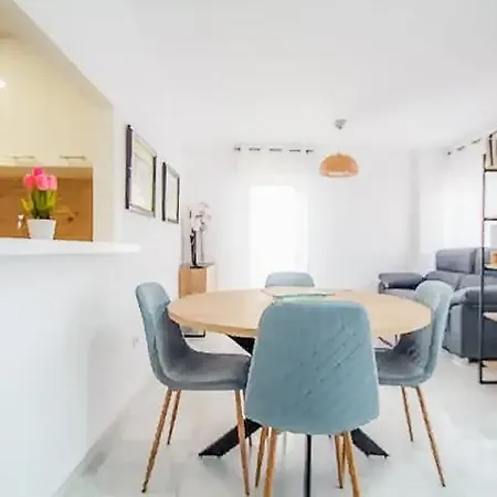 2 Minutes From The Apartment *